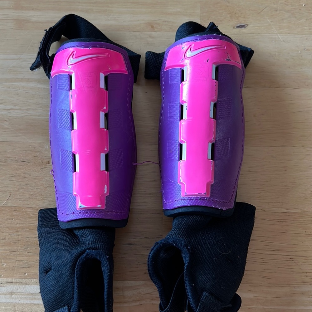 Nike youth shin guards